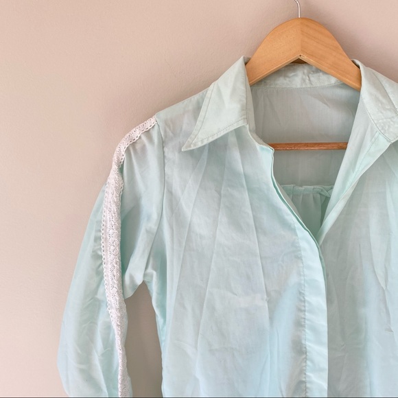 ❤️3/30❤️Vintage Pastel Button Down with Lace - Picture 4 of 5